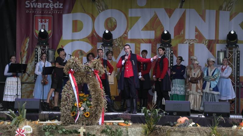 DOŻYNKI GMINNE W ŁOWĘCINIE